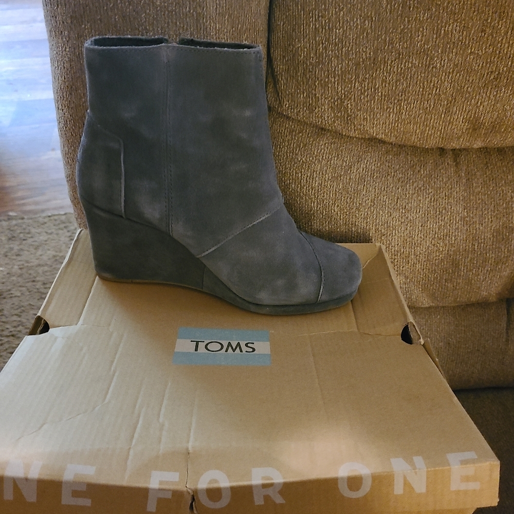 Toms Grey suede wedge